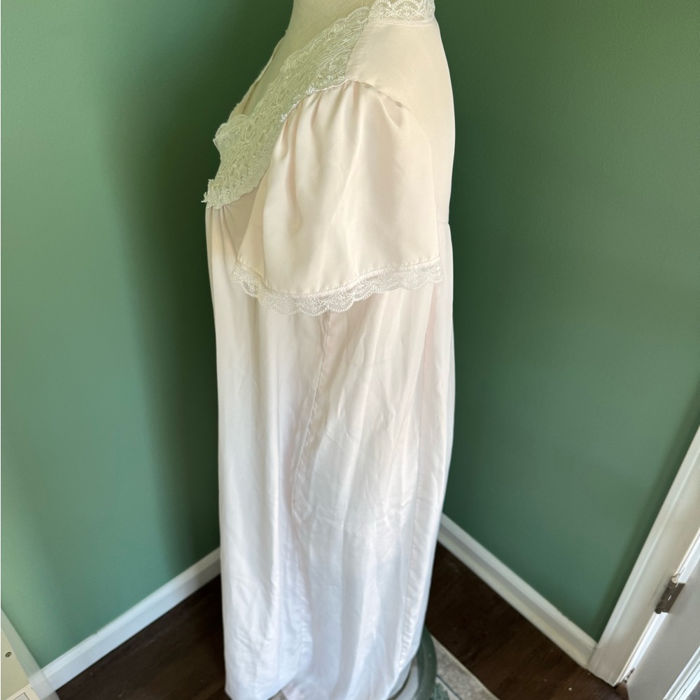 Vintage Christian Dior nightgown - Picture 7 of 12